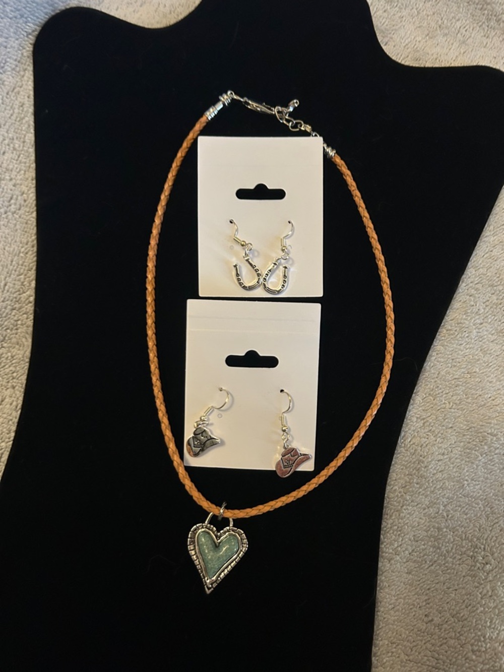 New! Hand crafter Nickel Free Western Dangle Earrings and Heart Choker